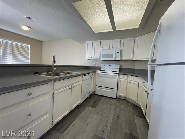 Building Photo - 6250 W Flamingo Rd