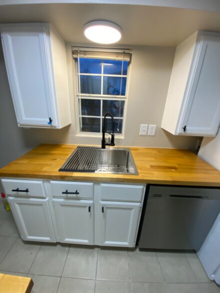 Building Photo - 904 Tulane St