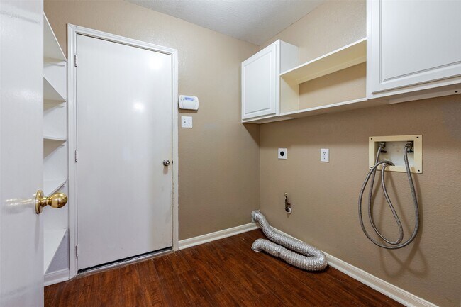 Building Photo - 15823 Kings Cypress Ln