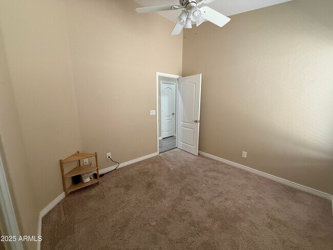 Building Photo - 3803 E Grandview Rd