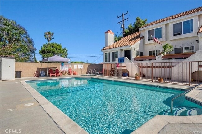 Building Photo - 2740 Gramercy Ave