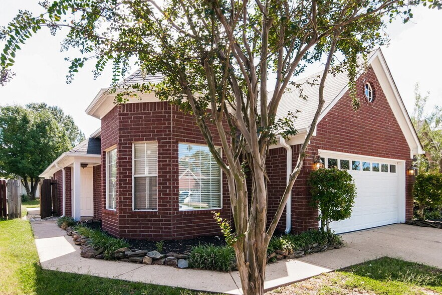 Building Photo - 8682 Cat Tail Dr