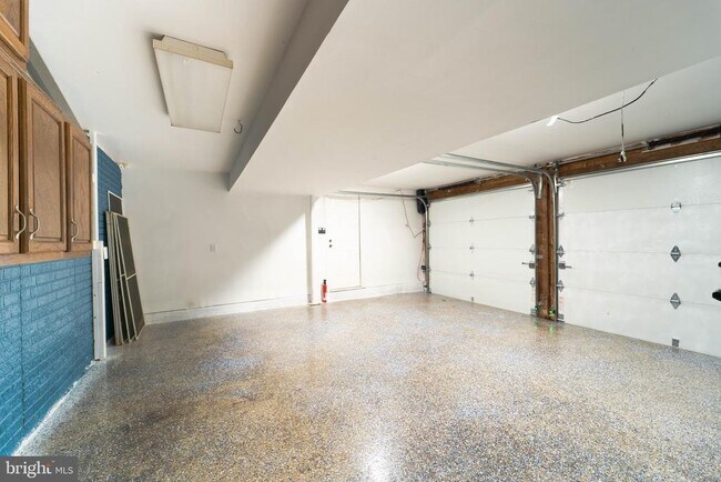 Building Photo - 3244 Titanic Dr