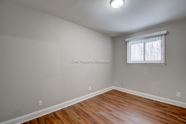 Building Photo - 576 S New Jersey St