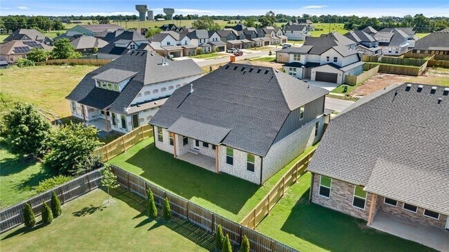 Building Photo - 1851 Utopia St