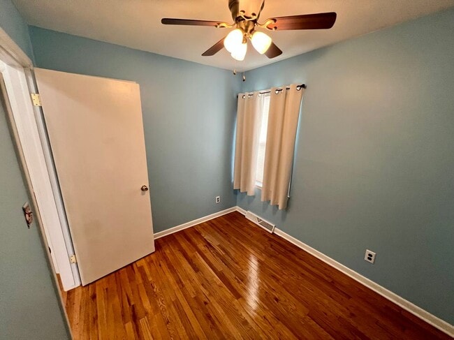 Building Photo - 427 Mosley Dr