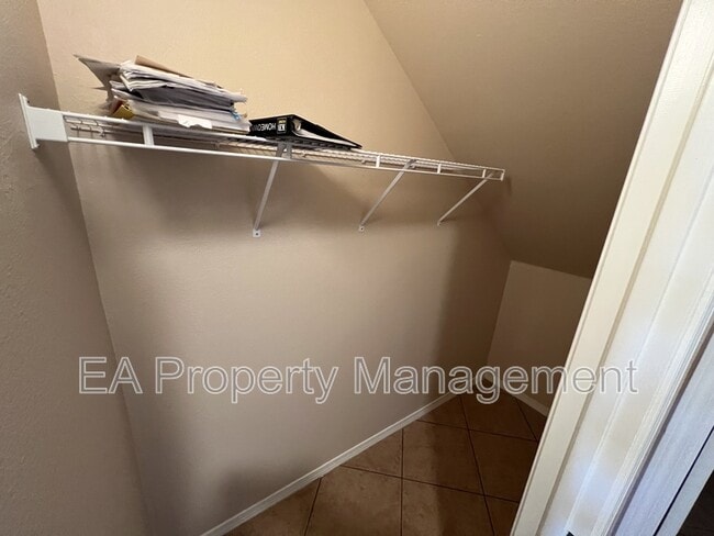 Building Photo - 3644 Clear Creek Rd