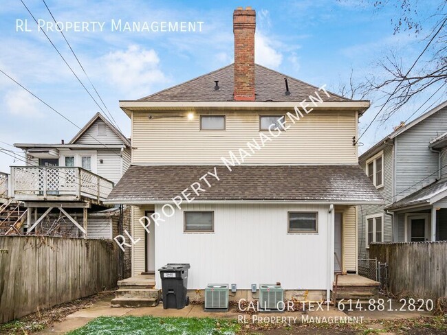 Building Photo - 3 bedroom & 1.5 bath duplex in Old North C...