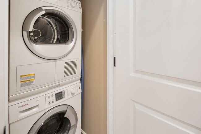 Building Photo - 113 27th Ave S