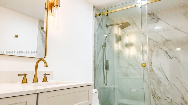 Building Photo - 3140 S Ocean Dr