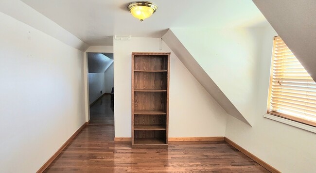 Building Photo - 4538 S Sawyer Ave