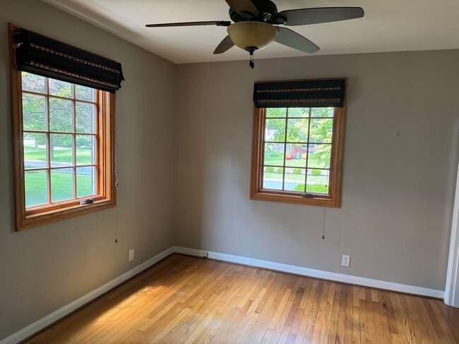 Building Photo - Brick Cape Cod in Upper Arlington School D...