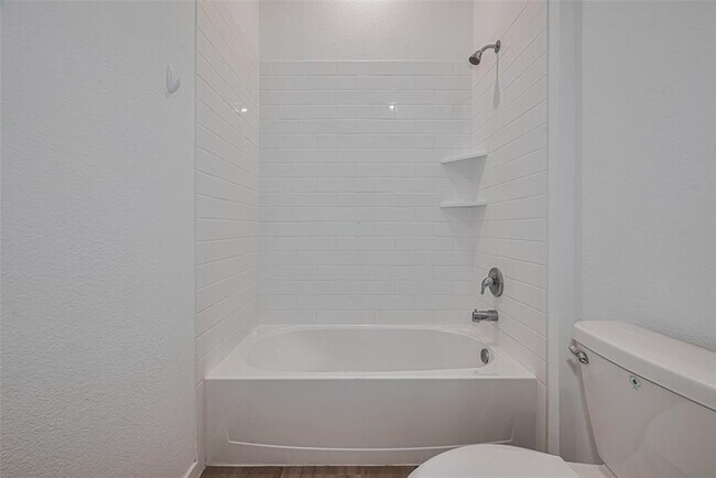 Building Photo - 5110 Sunvalley Bend Dr