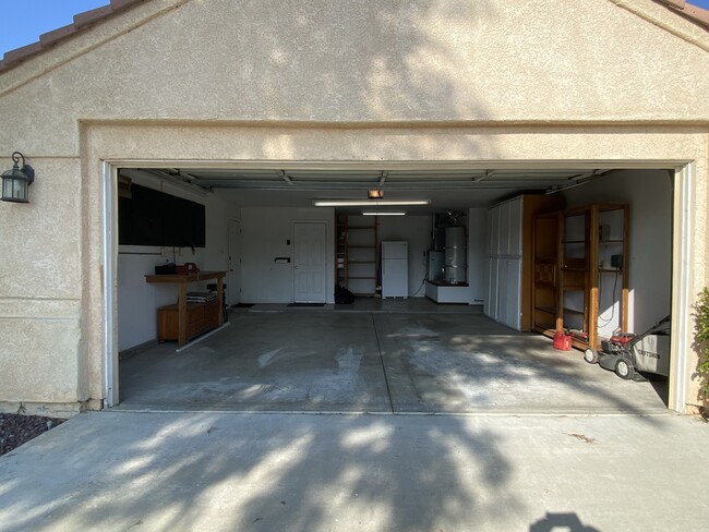 Building Photo - 10704 Sunset Canyon Dr