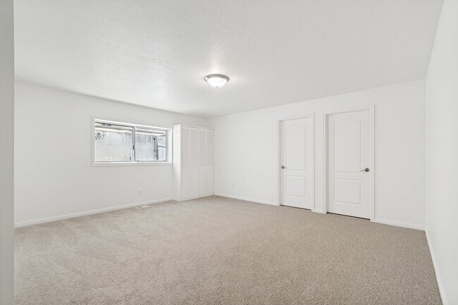 Building Photo - 1241 Cambridge Ct