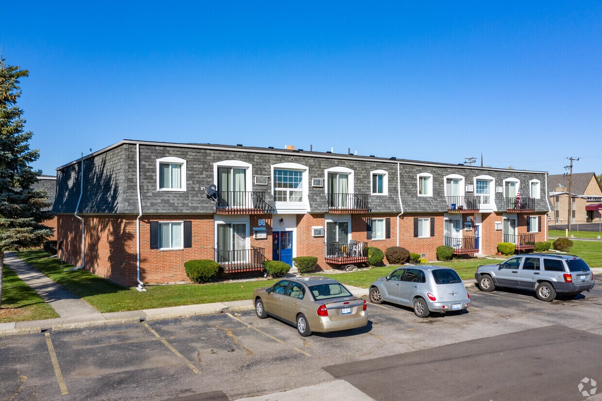 Falcon Crest Apartments Saint Clair Shores Mi Apartment Finder