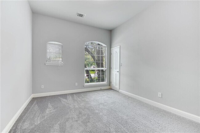 Building Photo - 10005 Loxley Ln