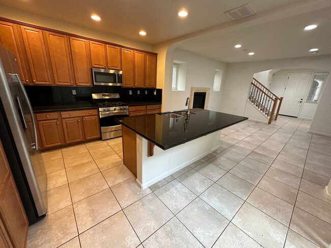 Building Photo - Beautiful 4 Bedroom, 3 Bath Mountain House...