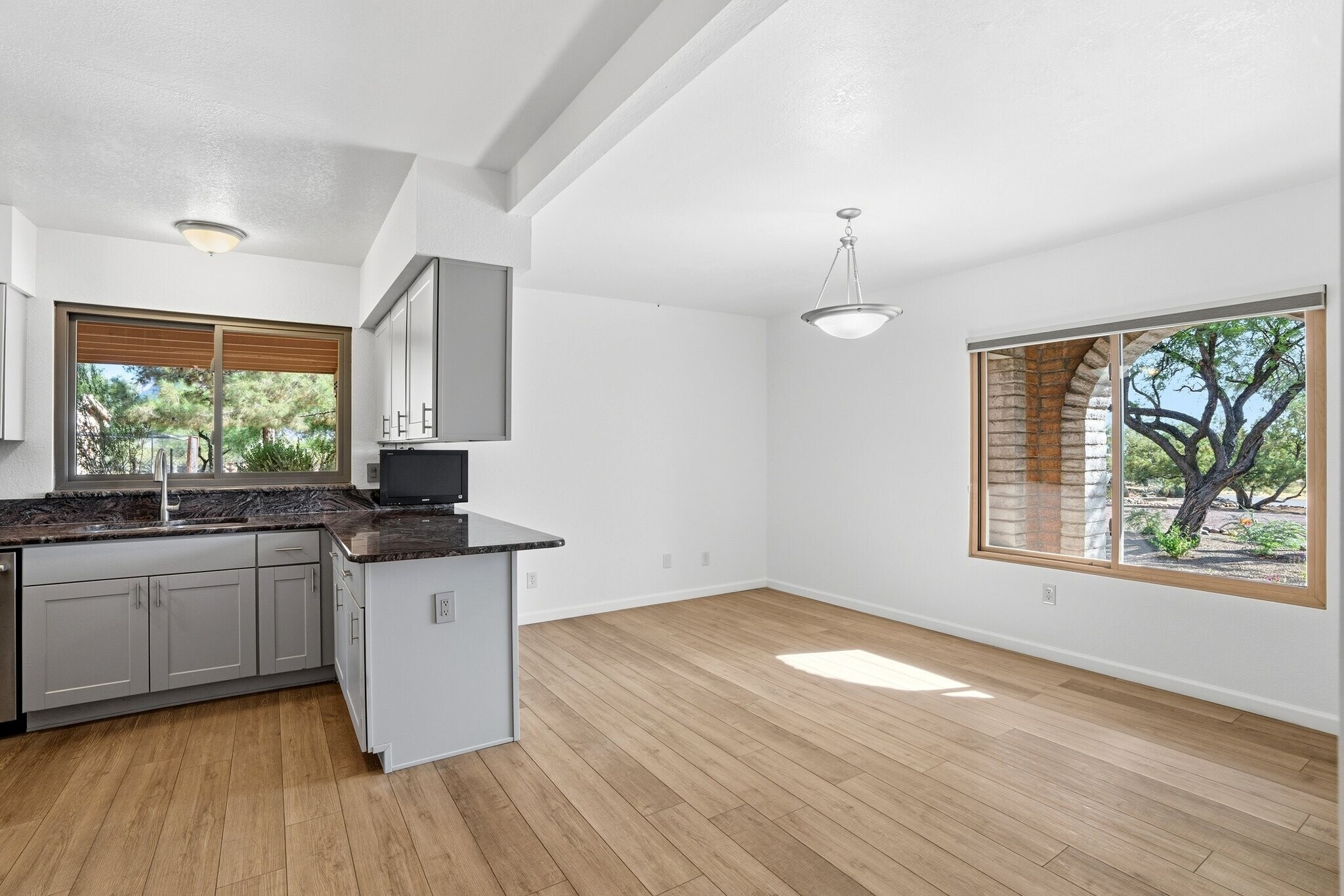 Building Photo - 11910 N Joi Dr