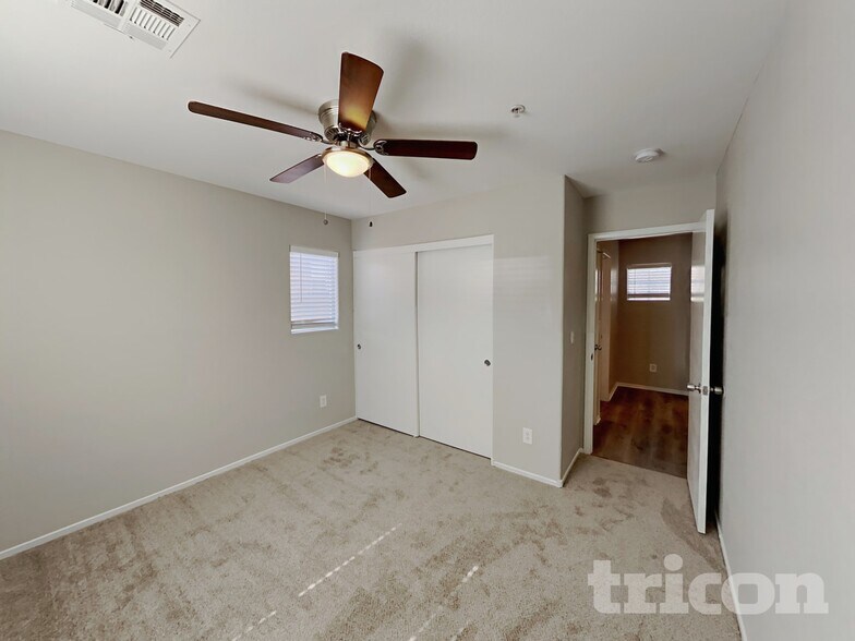 Building Photo - 1092 Country Coach Dr