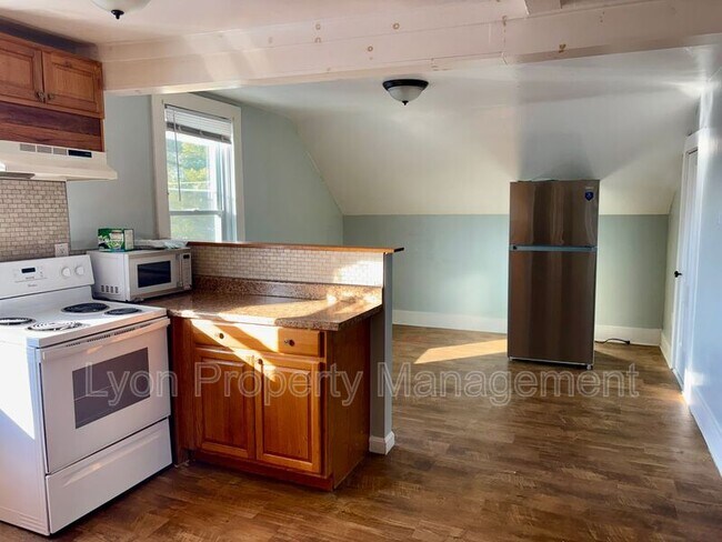 Building Photo - 1134 Social St