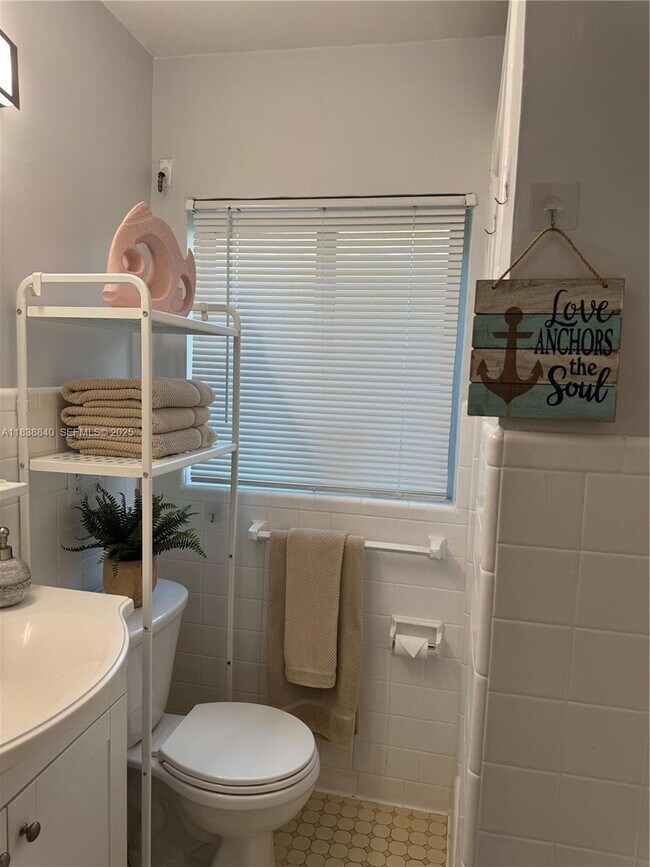 Building Photo - 323 New Mexico St