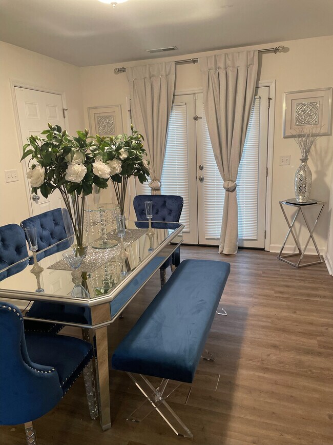 Building Photo - 1331 Stratton Place Dr