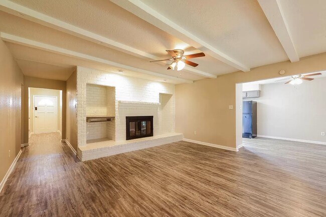 Building Photo - 16738 Barcelona Dr