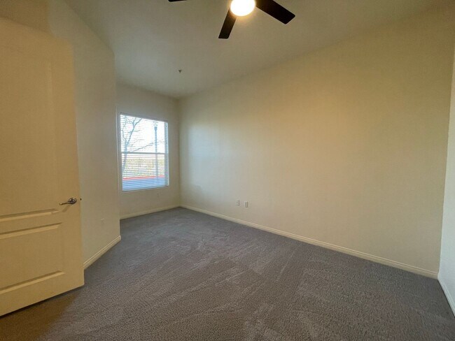 Building Photo - Coming Soon-2 Bedroom Unit in Manhattan Guard Gated Community!