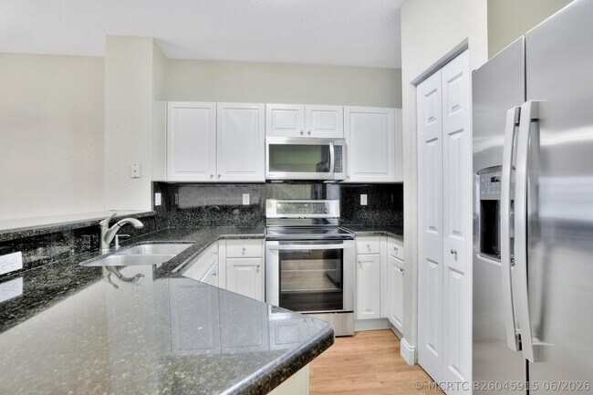 Building Photo - 6527 Catalina Ln