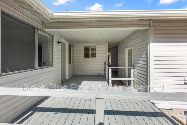 Building Photo - 10507 W Irving Ct