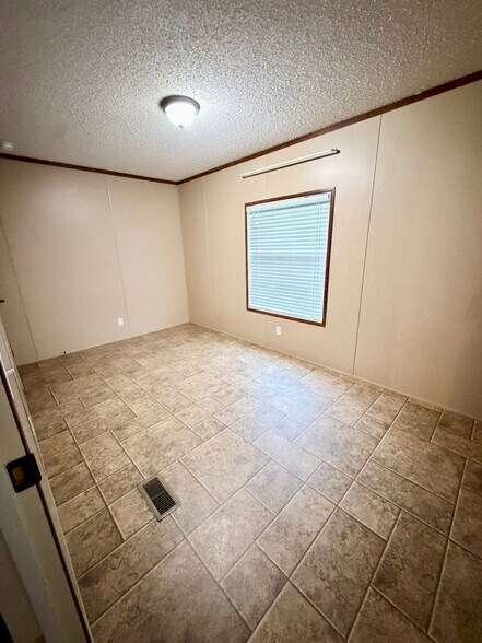 Building Photo - 45142 Sterling Rd
