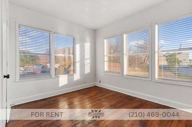 Building Photo - 1630 W Rosewood Ave