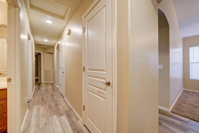 Building Photo - 41375 W Cahill Dr