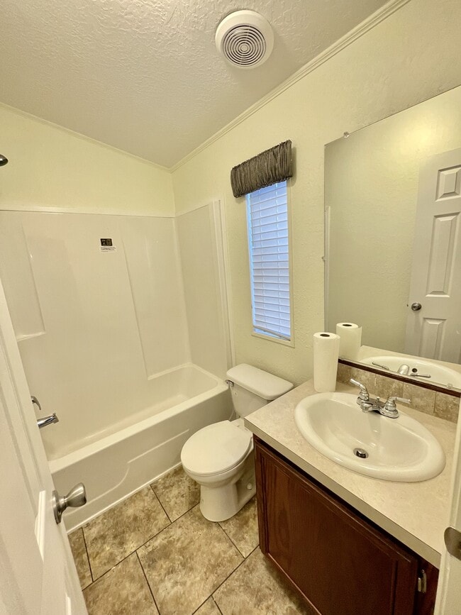 Building Photo - 129 Bonanza Dr