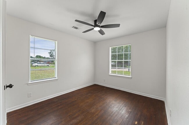 Building Photo - 5535 Lakefield Dr