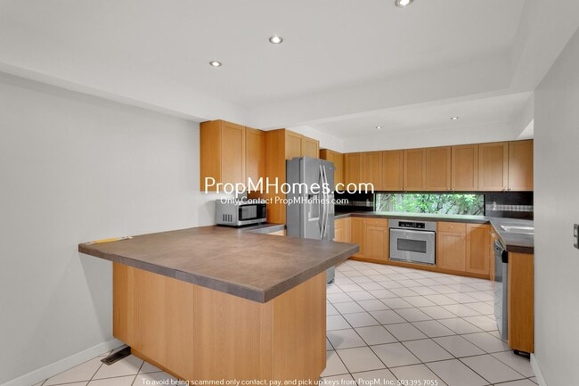 Building Photo - Sleek + Stylish Four Bedroom Escape in Palisades! DEPOSIT SPECIAL