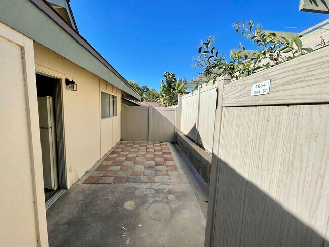 Building Photo - 17854 Linda Dr