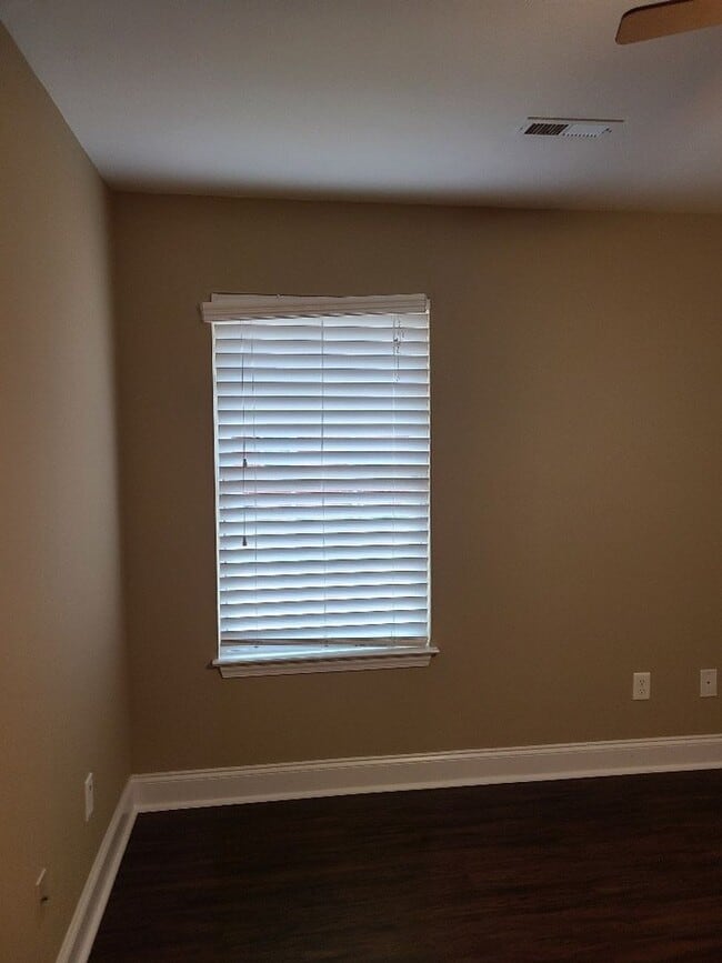 Building Photo - 8 Westwillow Dr NW