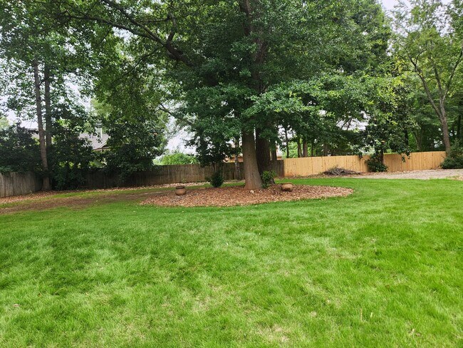 Building Photo - Executive Rental in Lake Redwine Community, 4 Bedrooms and 2.5 Baths 2 Car Garage - Newnan, GA