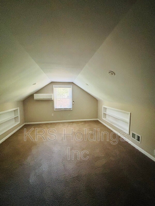 Building Photo - 2318 Penrose Dr
