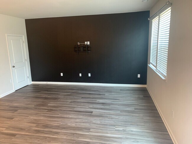 Building Photo - 125 Maple Run Dr