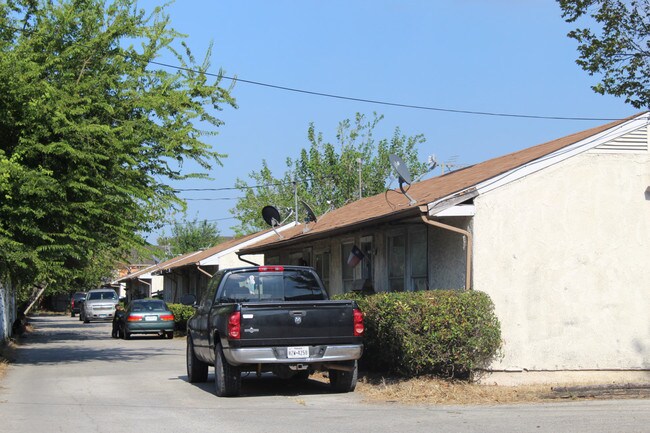 Primary Photo - Boreas Drive Apartments
