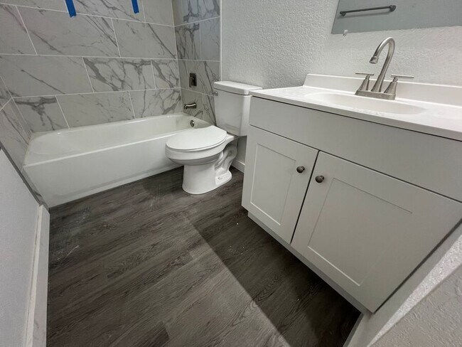 Building Photo - 9321 Goldenrod Rd