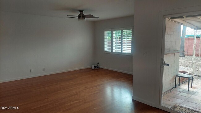 Building Photo - 1609 W Lawrence Rd