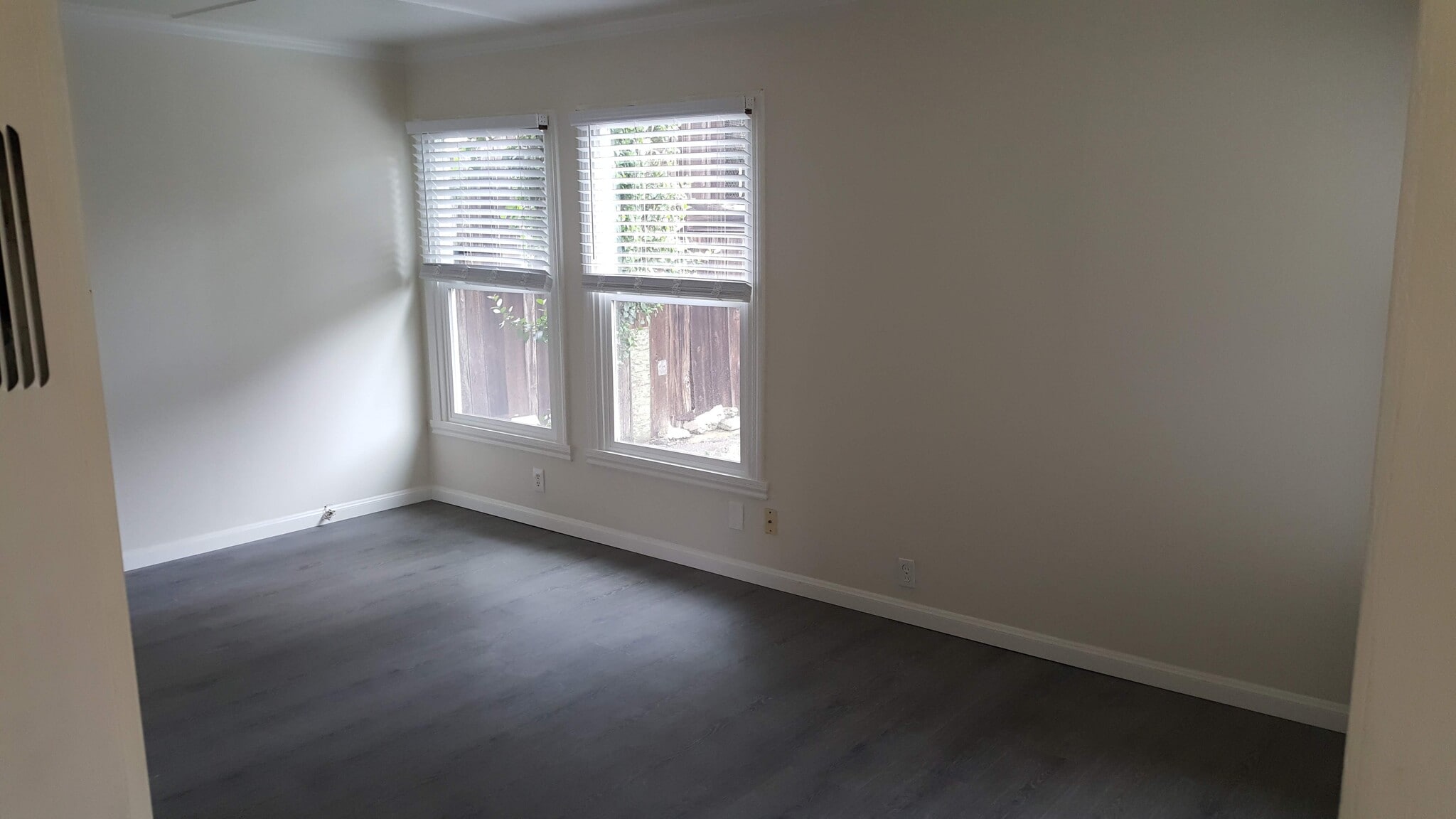 Building Photo - 663 Rose Ave