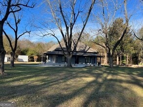 Building Photo - 813 Snapping Shoals Rd