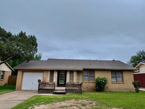 Building Photo - 1547 Smiley St