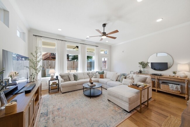 Building Photo - 1807 Bingham St