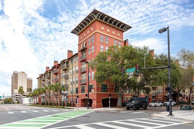 Building Photo - 911 N Orange Ave